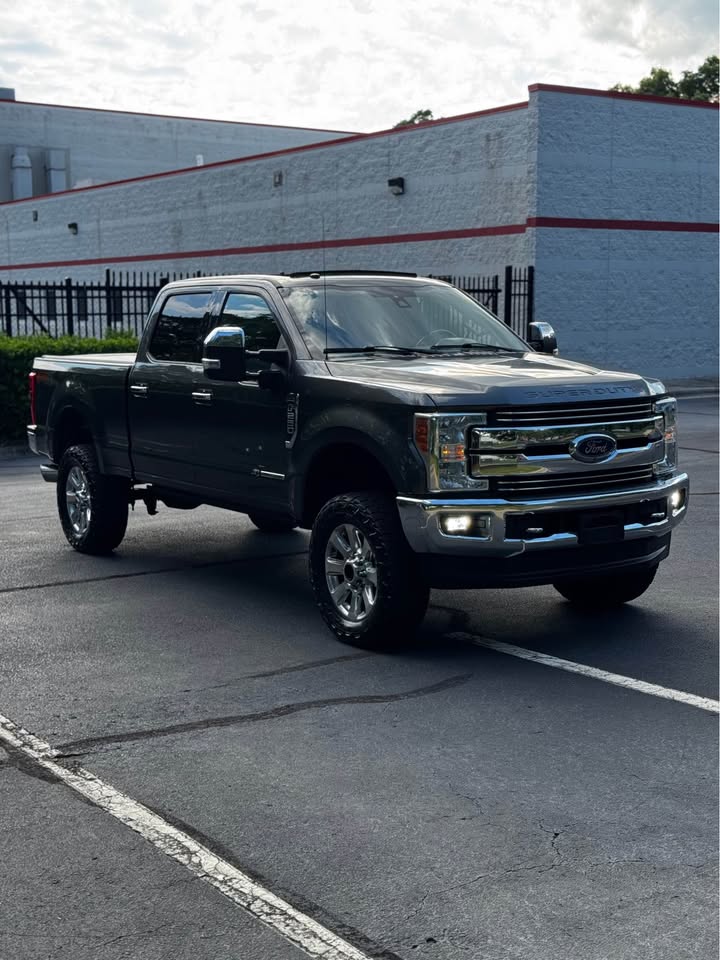 2018 Ford F-250 Lariat Ultimate FX4 4x4 photo 9