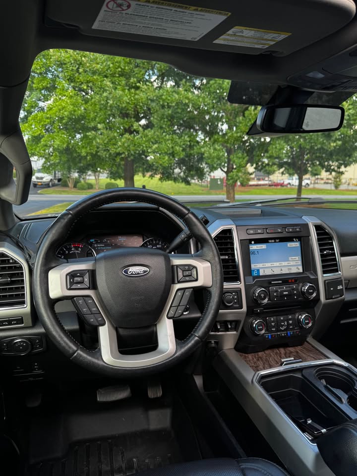 2018 Ford F-250 Lariat Ultimate FX4 4x4 photo 13
