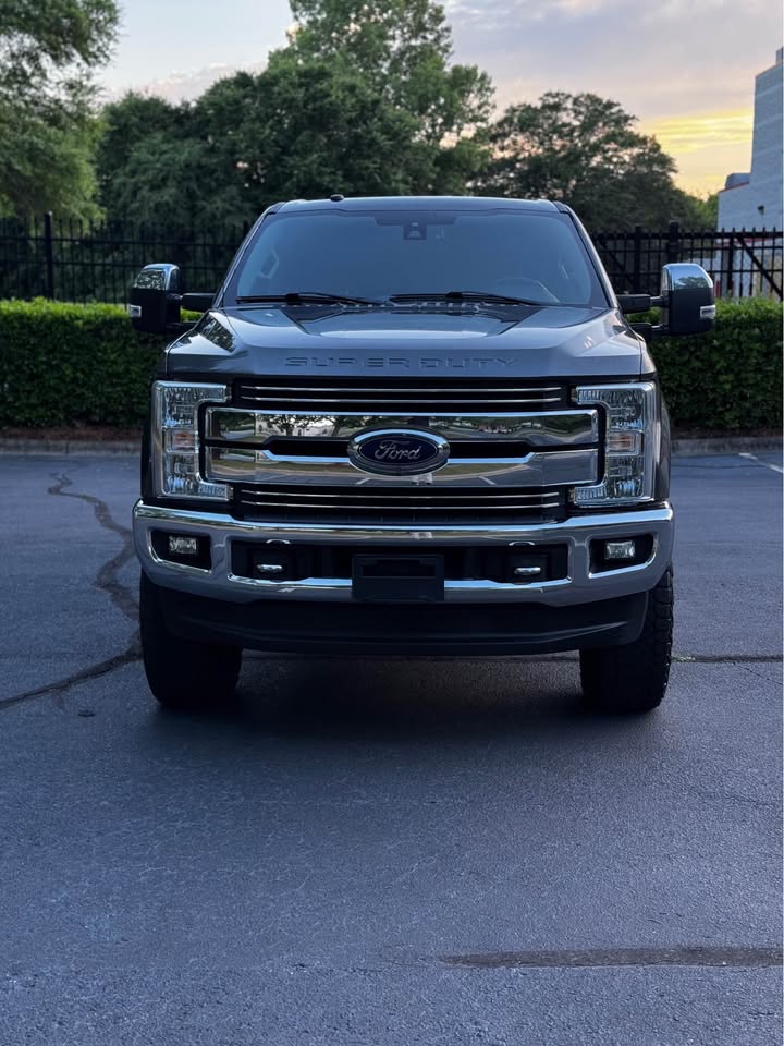 2018 Ford F-250 Super Duty Lariat Ultimate FX4 Crew Cab photo 2