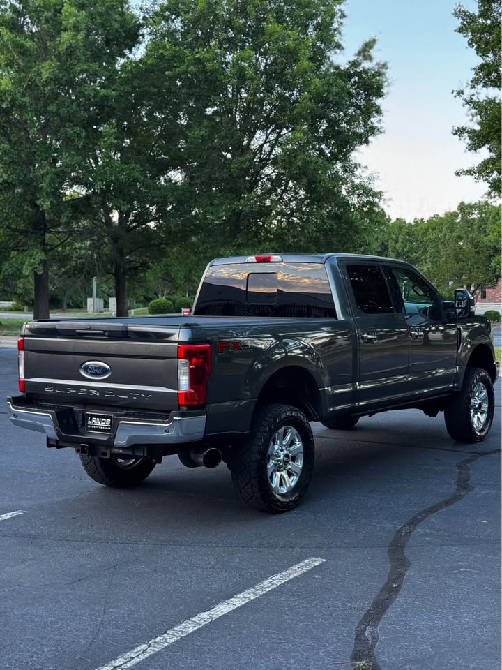 2018 Ford F-250 Super Duty Lariat Ultimate FX4 Crew Cab photo 7