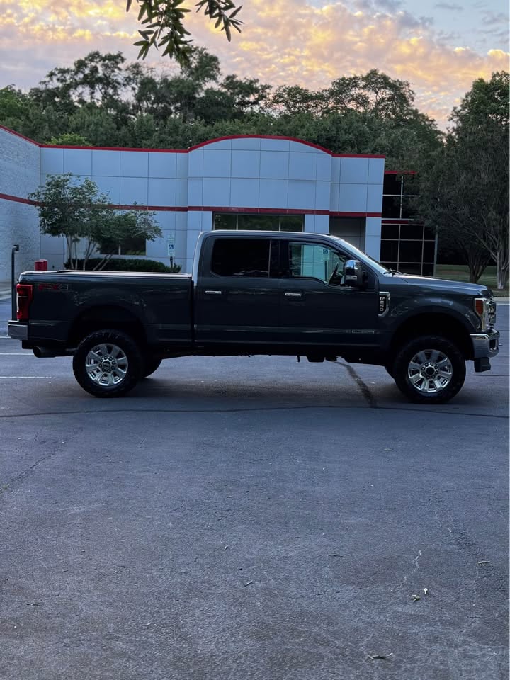 2018 Ford F-250 Super Duty Lariat Ultimate FX4 Crew Cab photo 8