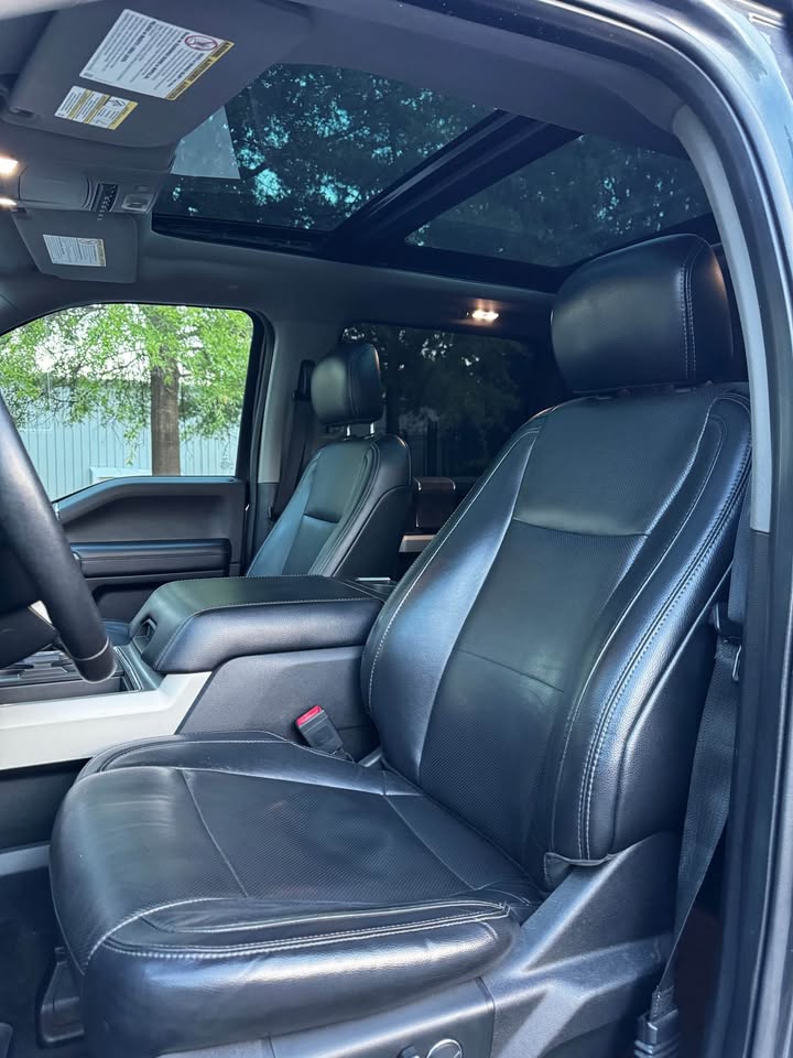 2018 Ford F-250 Super Duty Lariat Ultimate FX4 Crew Cab photo 10