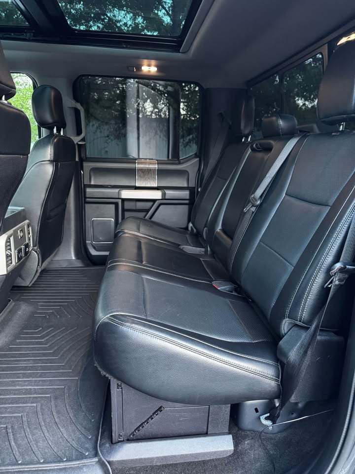 2018 Ford F-250 Super Duty Lariat Ultimate FX4 Crew Cab photo 11