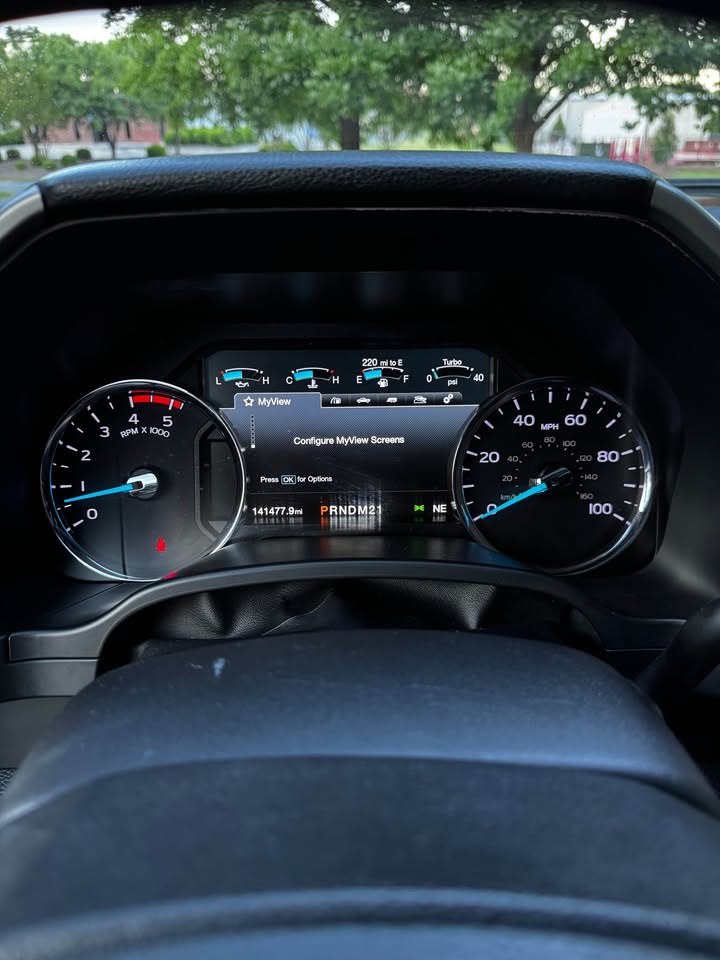 2018 Ford F-250 Super Duty Lariat Ultimate FX4 Crew Cab photo 14