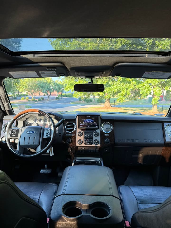 2013 Ford F-350 Platinum photo 12