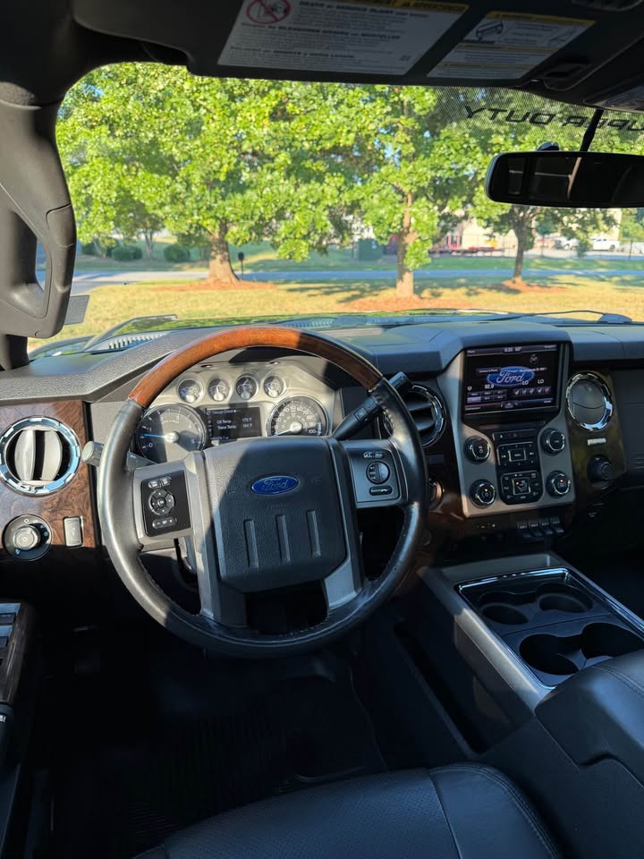 2013 Ford F-350 Platinum photo 13