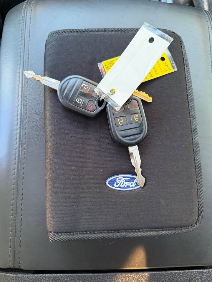 2013 Ford F-350 Platinum photo 17