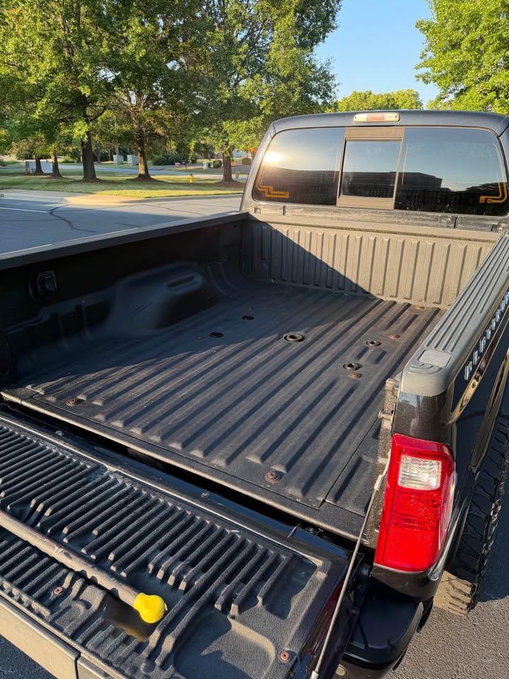 2013 Ford F-350 Platinum photo 18