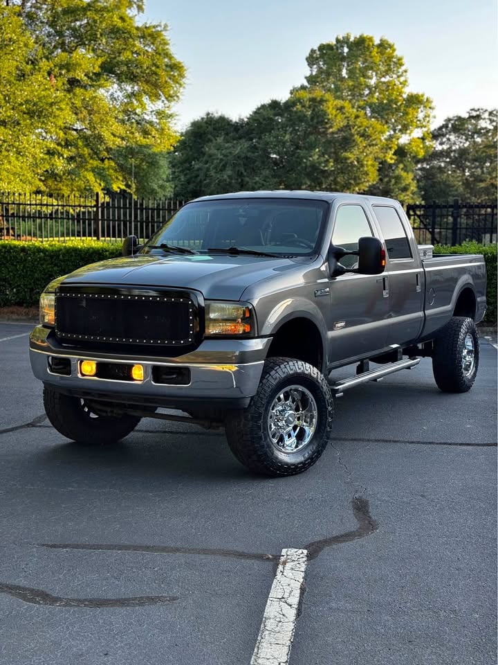 2005 Ford F-350 Lariat Crew Cab Long Bed 4x4