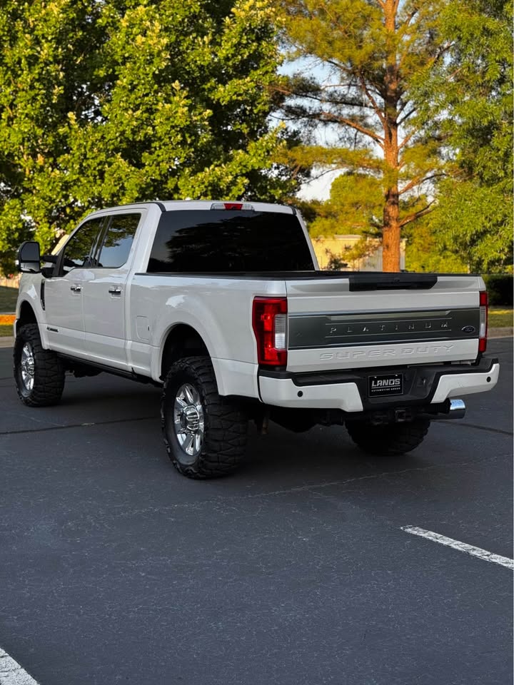 2017 Ford F-350 Super Duty Platinum 4x4 Crew Cab photo 5