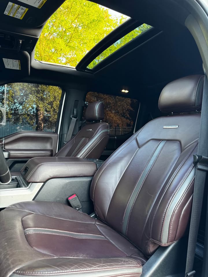 2017 Ford F-350 Super Duty Platinum 4x4 Crew Cab photo 10