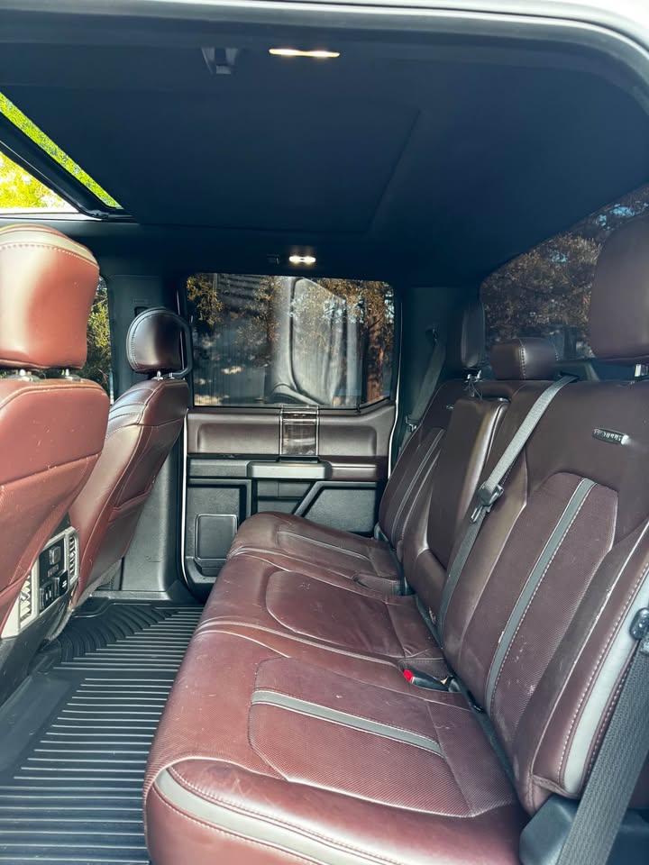 2017 Ford F-350 Super Duty Platinum 4x4 Crew Cab photo 11