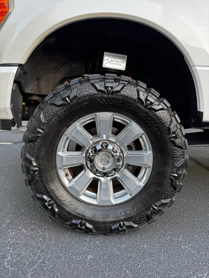 2017 Ford F-350 Super Duty Platinum 4x4 Crew Cab photo 15