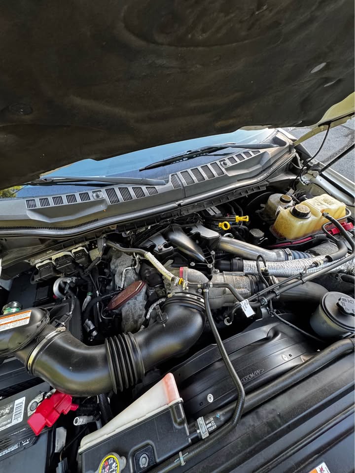 2017 Ford F-350 Super Duty Platinum 4x4 Crew Cab photo 17