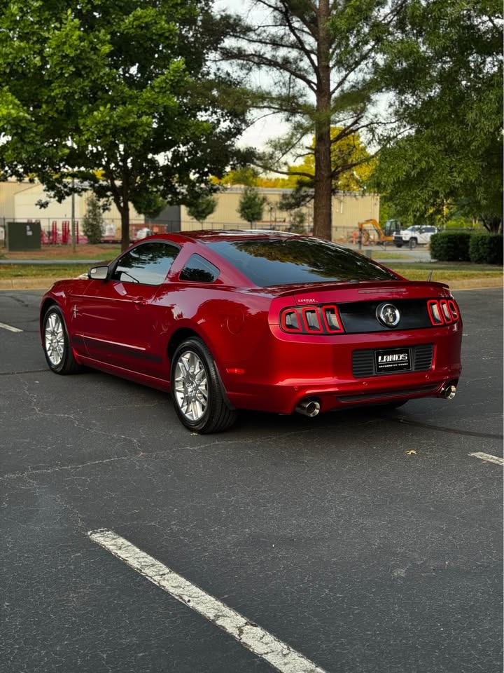 2013 Ford Mustang photo 5