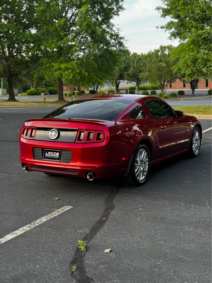 2013 Ford Mustang photo 7