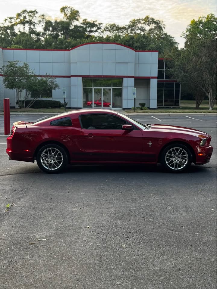 2013 Ford Mustang photo 8