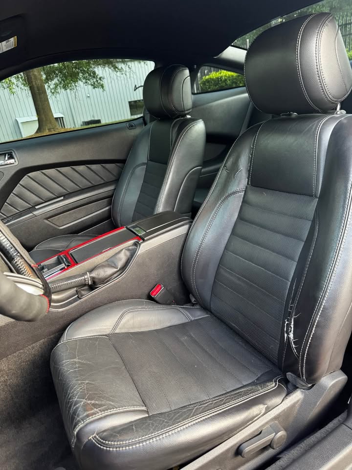 2013 Ford Mustang photo 10