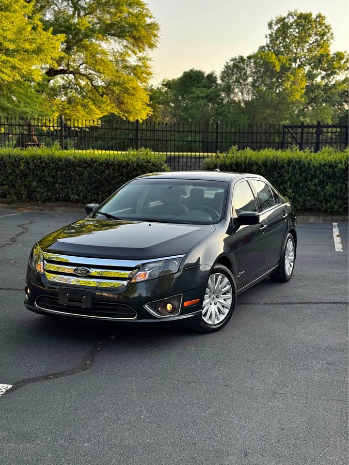 2010 Ford Fusion SE - Front View