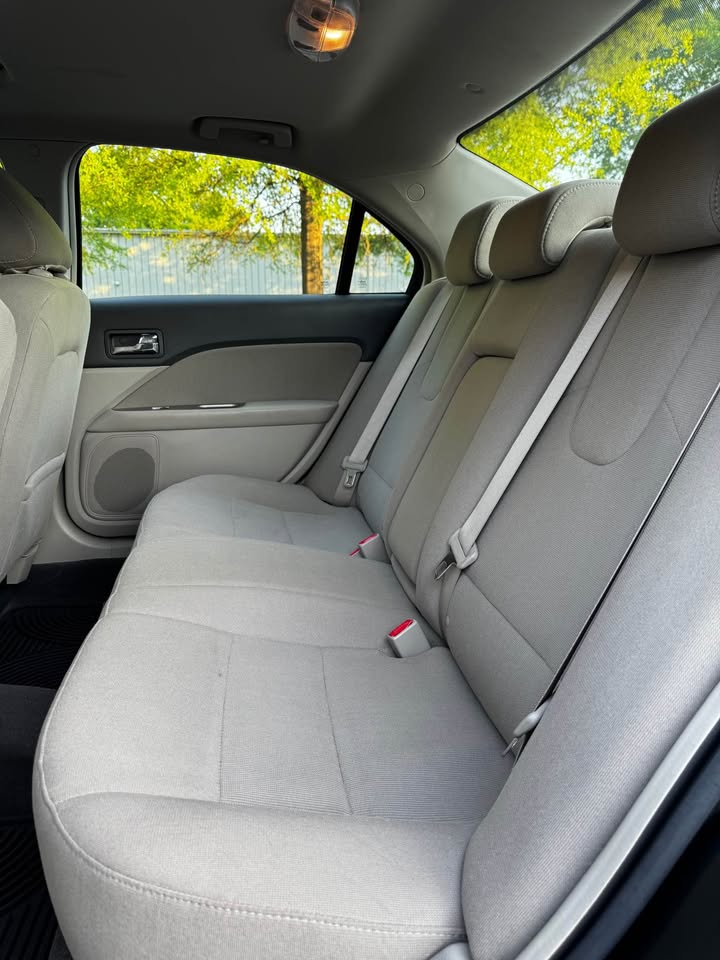 2010 Ford Fusion SE - Wheel Detail