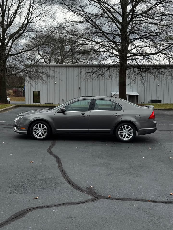 2011 Ford Fusion SEL photo 4