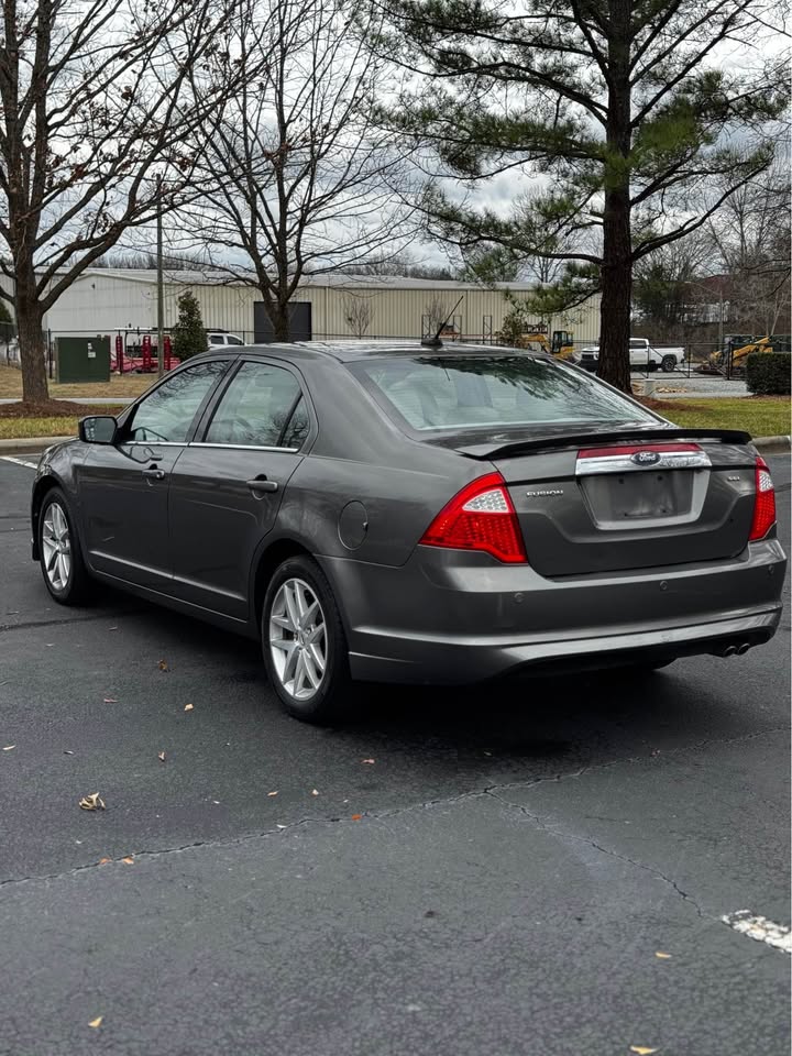 2011 Ford Fusion SEL photo 5