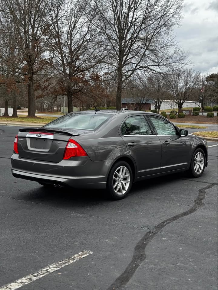 2011 Ford Fusion SEL photo 7