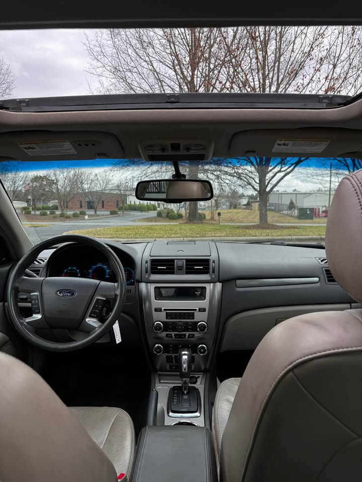 2011 Ford Fusion SEL photo 11