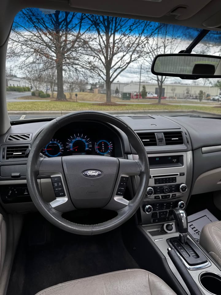2011 Ford Fusion SEL photo 12