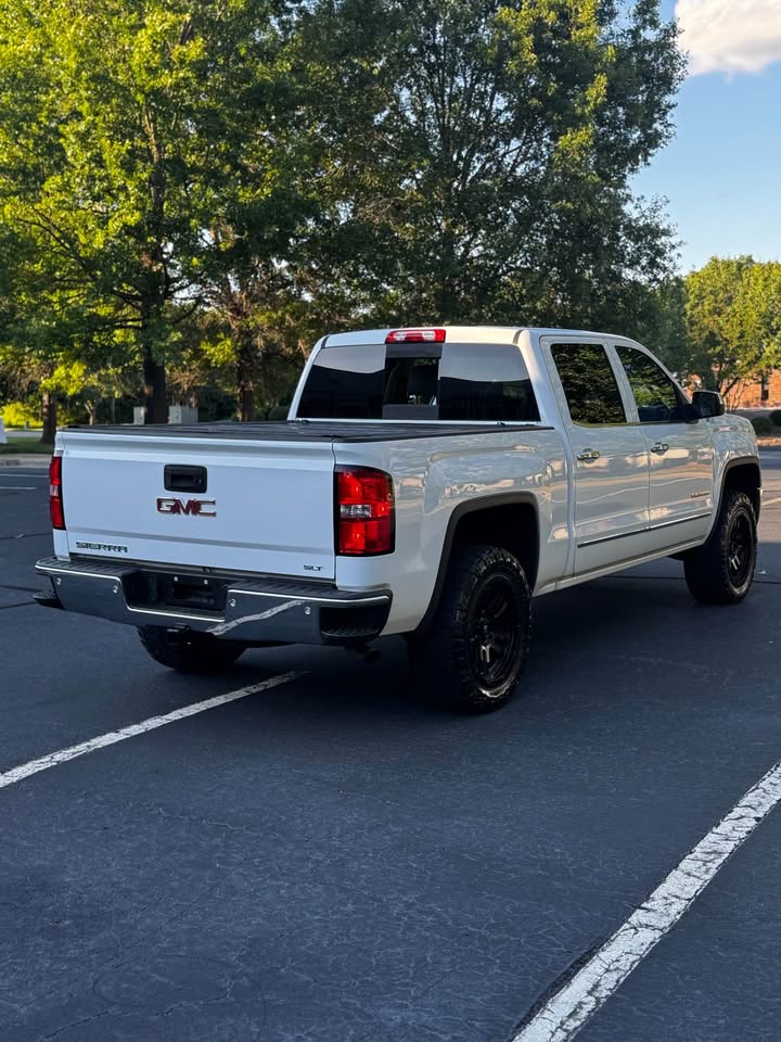 2015 GMC Sierra 1500 SLT Crew Cab 4x4 photo 9