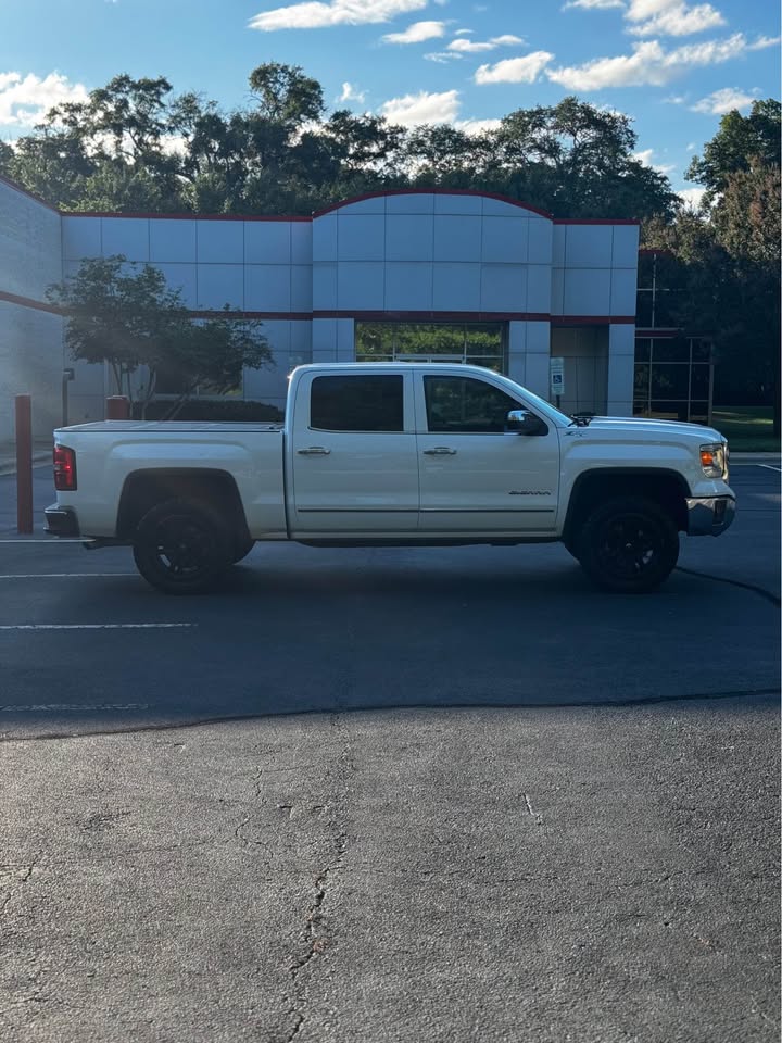 2015 GMC Sierra 1500 SLT Crew Cab 4x4 photo 10