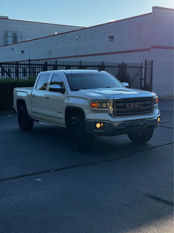 2015 GMC Sierra 1500 SLT Crew Cab 4x4 photo 11