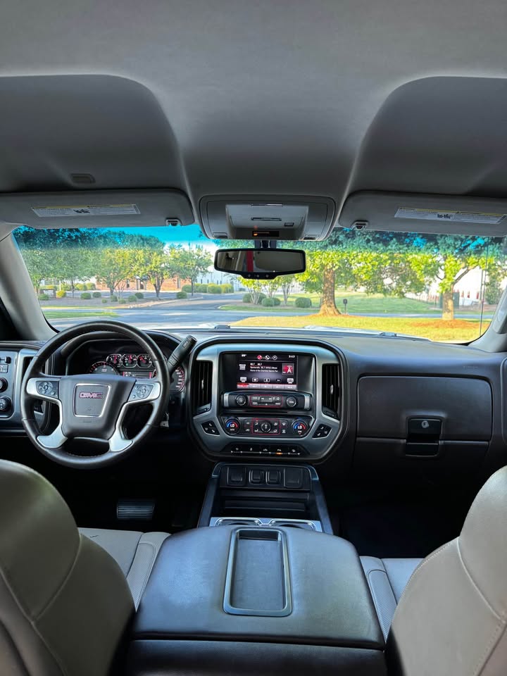2015 GMC Sierra 1500 SLT Crew Cab 4x4 photo 14