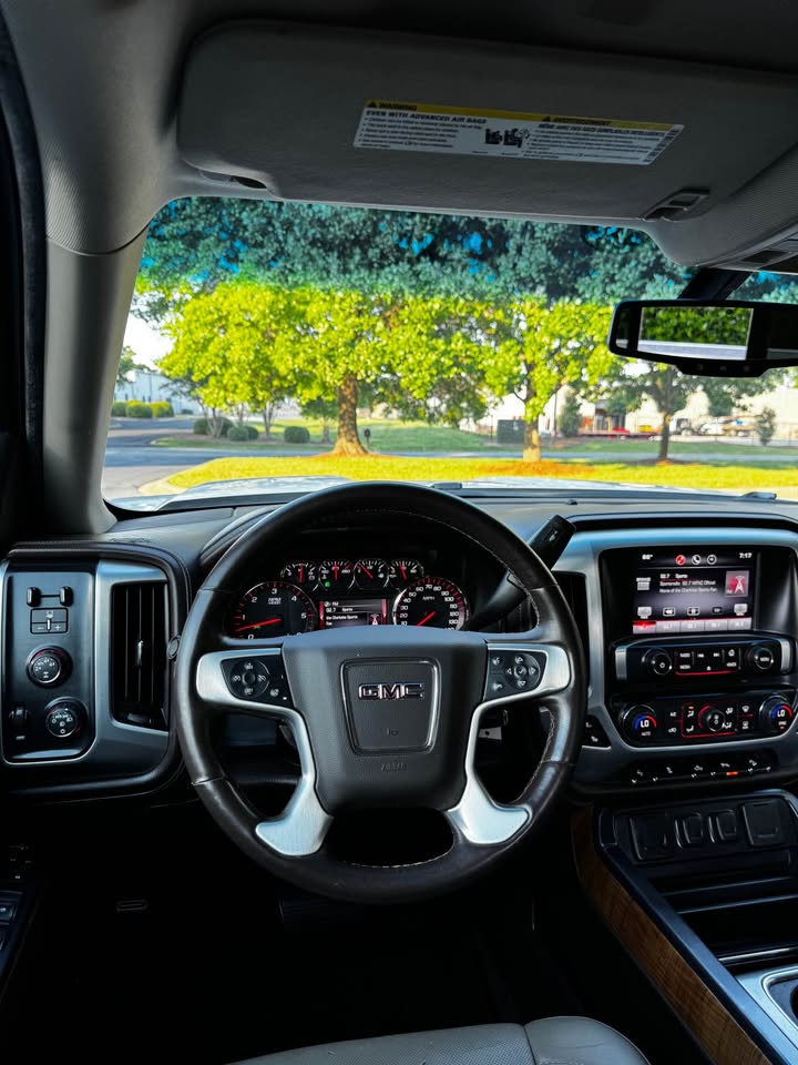 2015 GMC Sierra 1500 SLT Crew Cab 4x4 photo 15