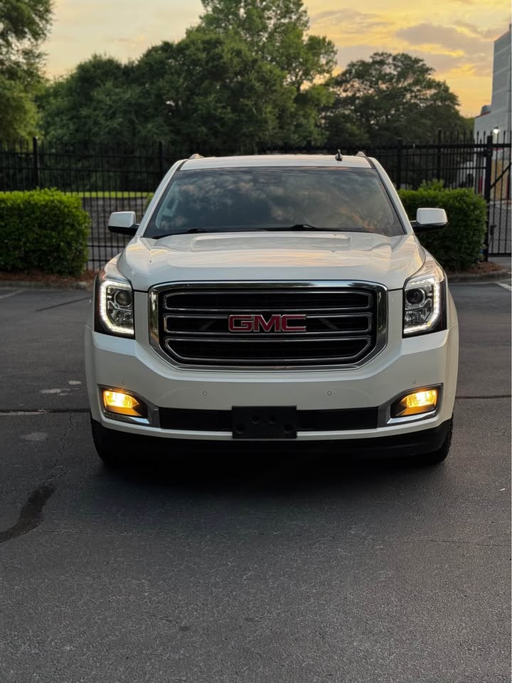 2015 GMC Yukon SLT 4x4 Sport Utility 4D photo 2