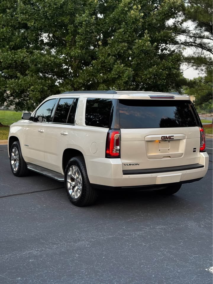 2015 GMC Yukon SLT 4x4 Sport Utility 4D photo 5