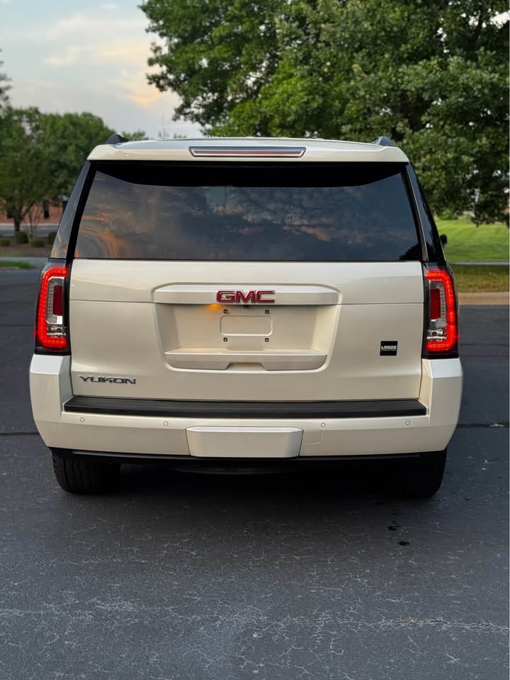 2015 GMC Yukon SLT 4x4 Sport Utility 4D photo 6
