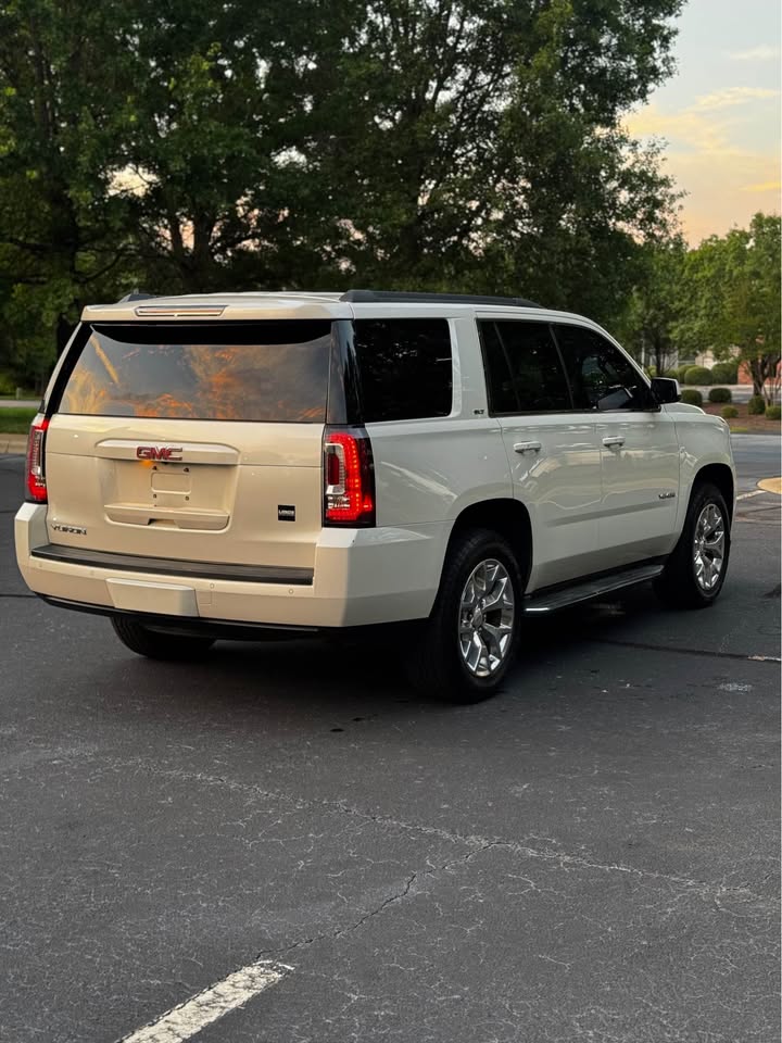 2015 GMC Yukon SLT 4x4 Sport Utility 4D photo 7