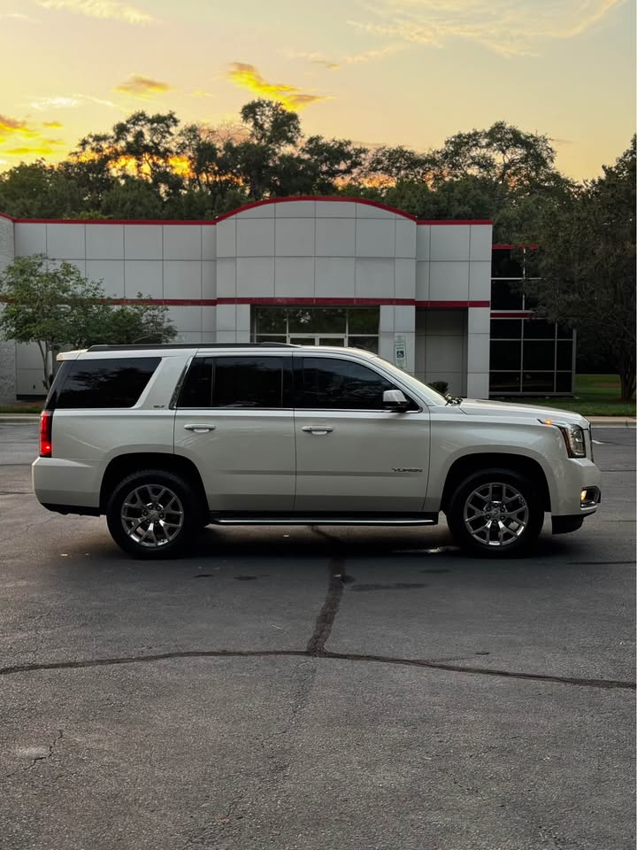 2015 GMC Yukon SLT 4x4 Sport Utility 4D photo 8
