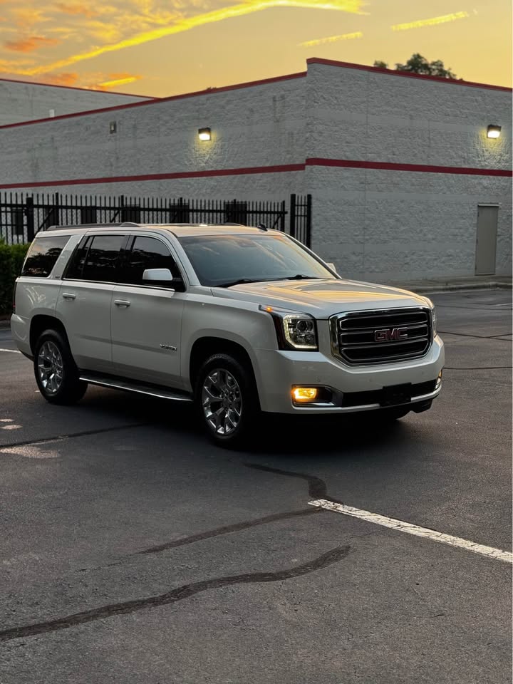 2015 GMC Yukon SLT 4x4 Sport Utility 4D photo 9