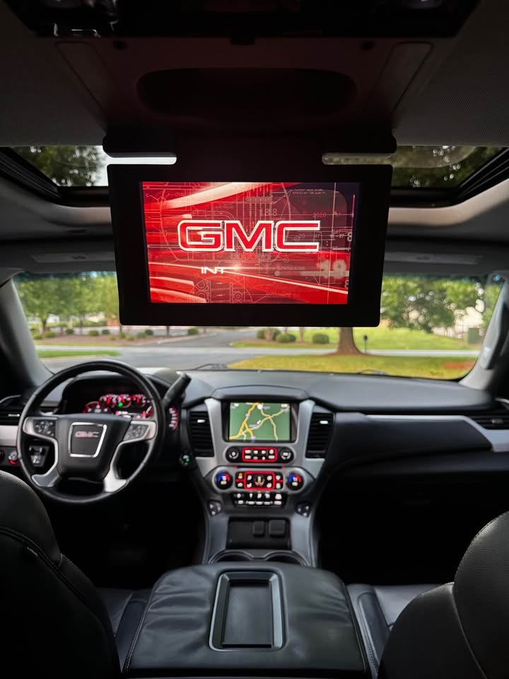 2015 GMC Yukon SLT 4x4 Sport Utility 4D photo 13