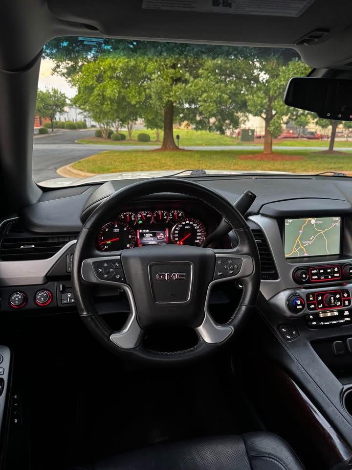 2015 GMC Yukon SLT 4x4 Sport Utility 4D photo 14
