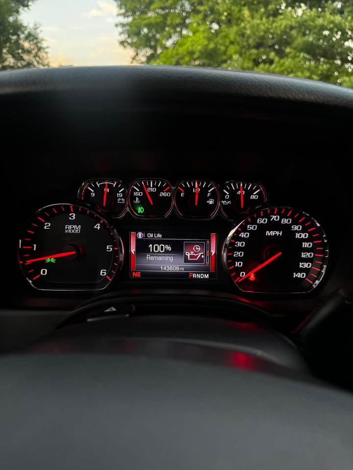 2015 GMC Yukon SLT 4x4 Sport Utility 4D photo 15