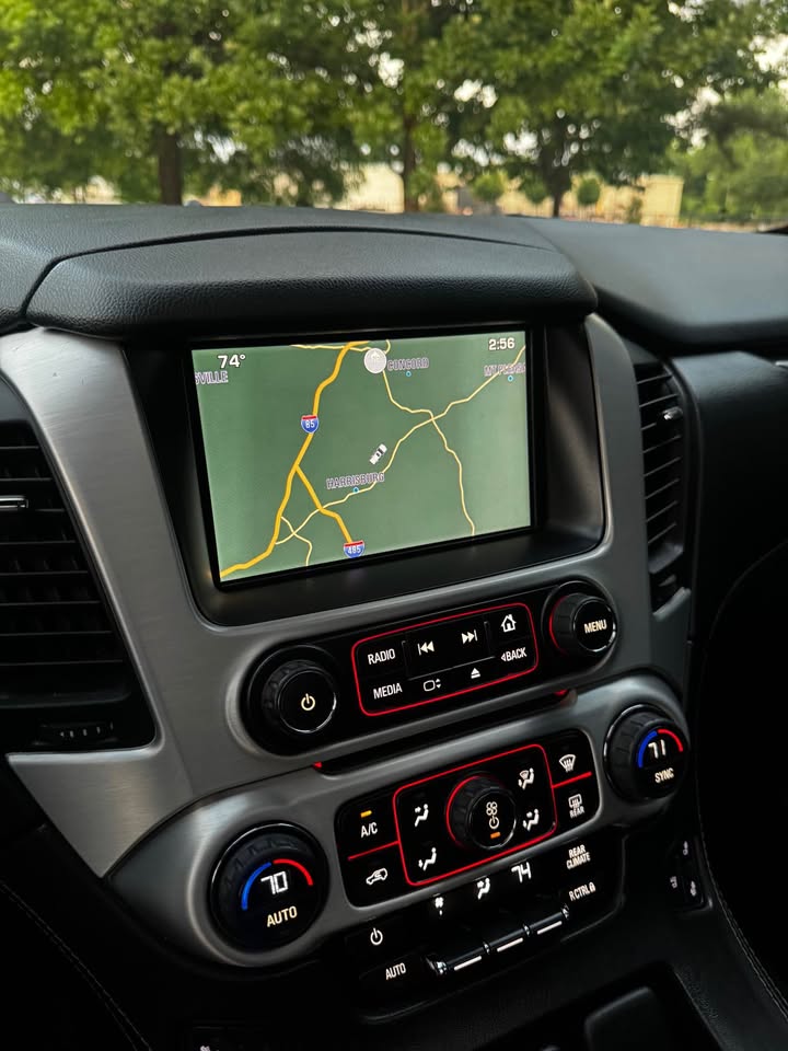 2015 GMC Yukon SLT 4x4 Sport Utility 4D photo 16