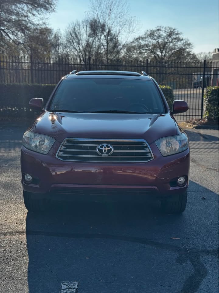 2009 Toyota Highlander angle view