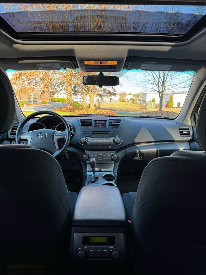 2009 Toyota Highlander photo 14