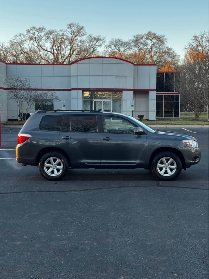 2008 Toyota Highlander photo 2