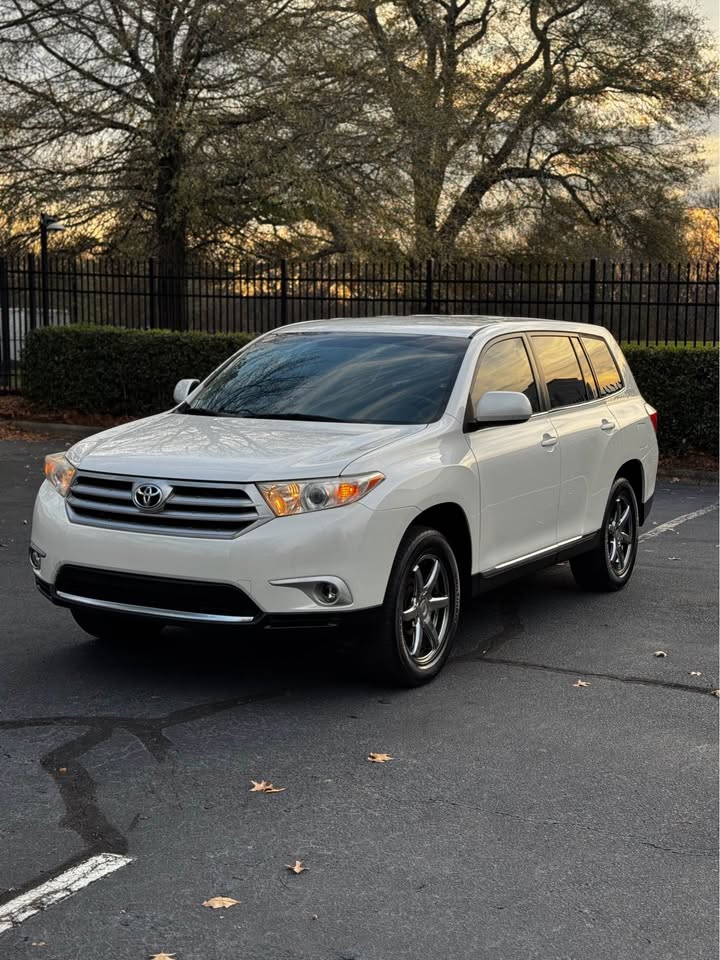 2011 Toyota Highlander photo 3