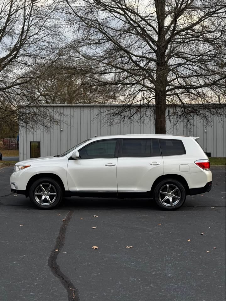 2011 Toyota Highlander photo 4
