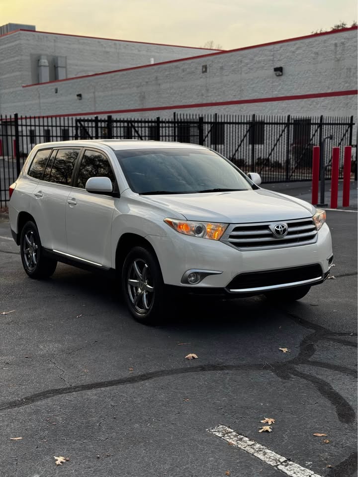 2011 Toyota Highlander photo 9